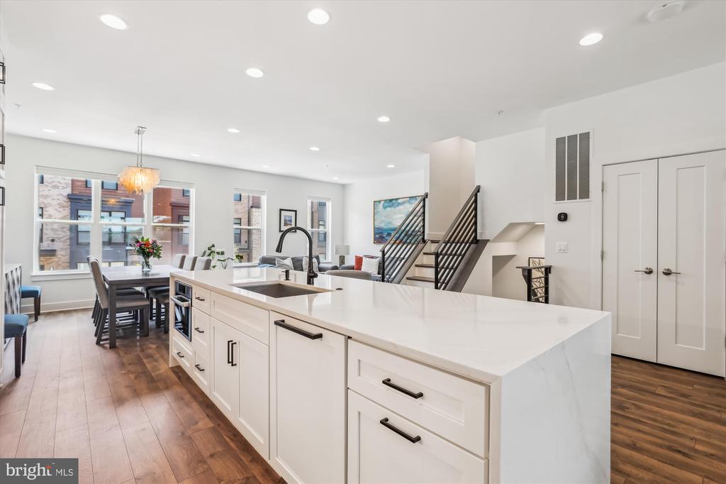 3538 SUTTON HEIGHTS CIRCLE