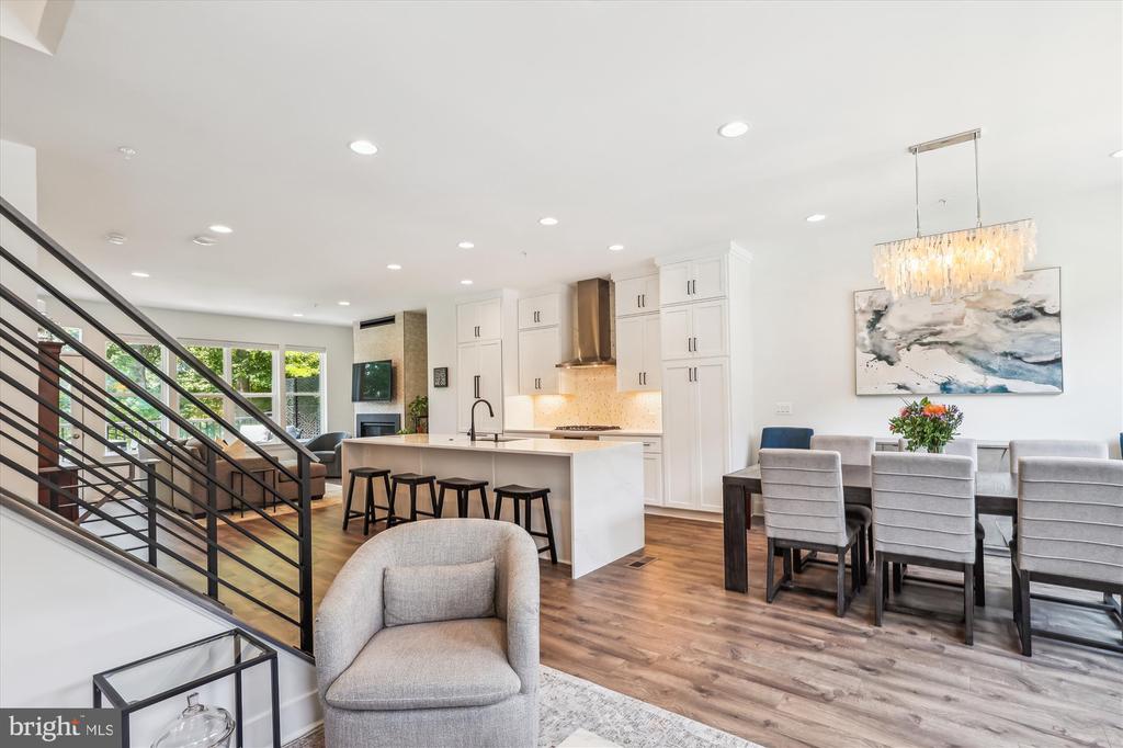 3538 SUTTON HEIGHTS CIRCLE