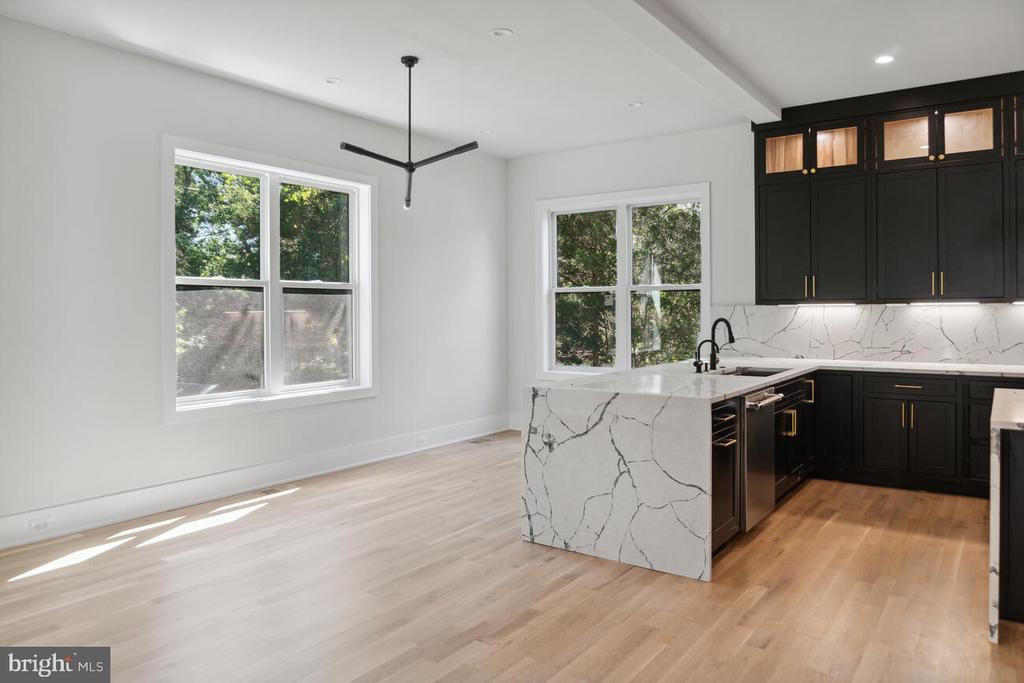 2729 WOODLEY PLACE