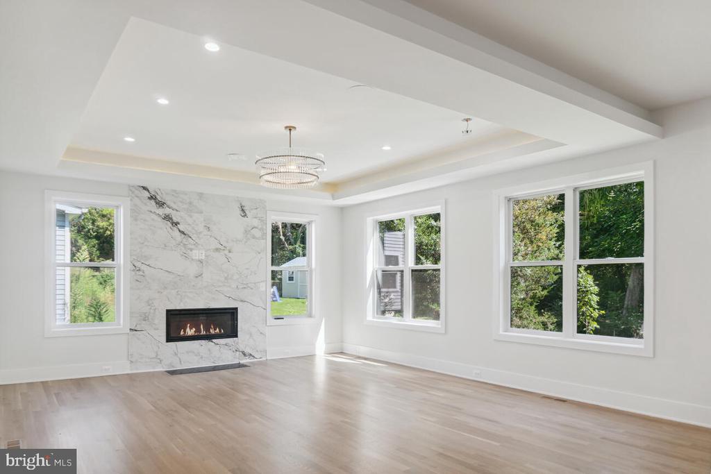 2729 WOODLEY PLACE