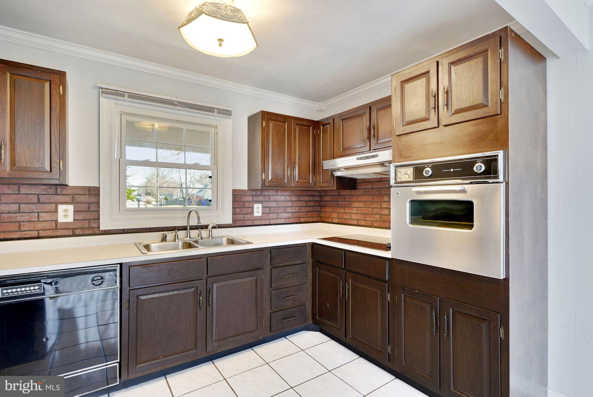 4102 PLAZA LANE