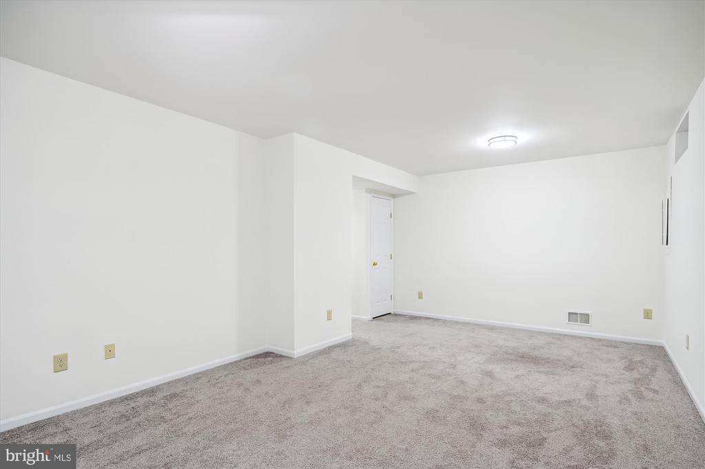6509 CASTINE LANE