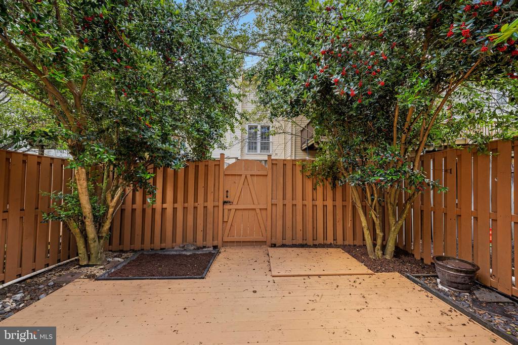 6509 CASTINE LANE