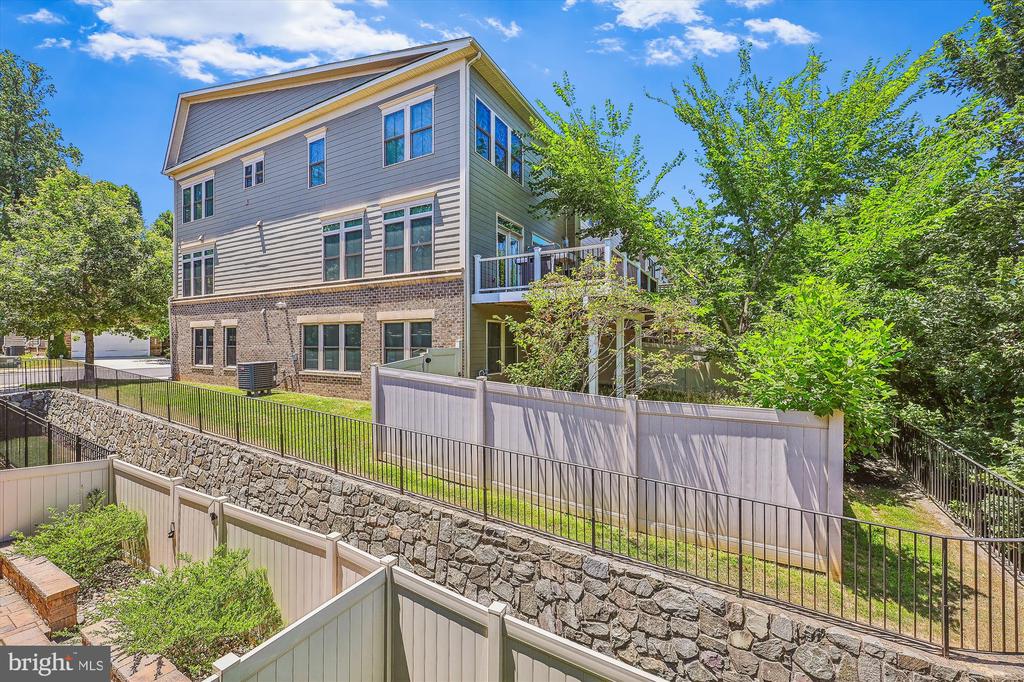 7228 MAGPIE LANE