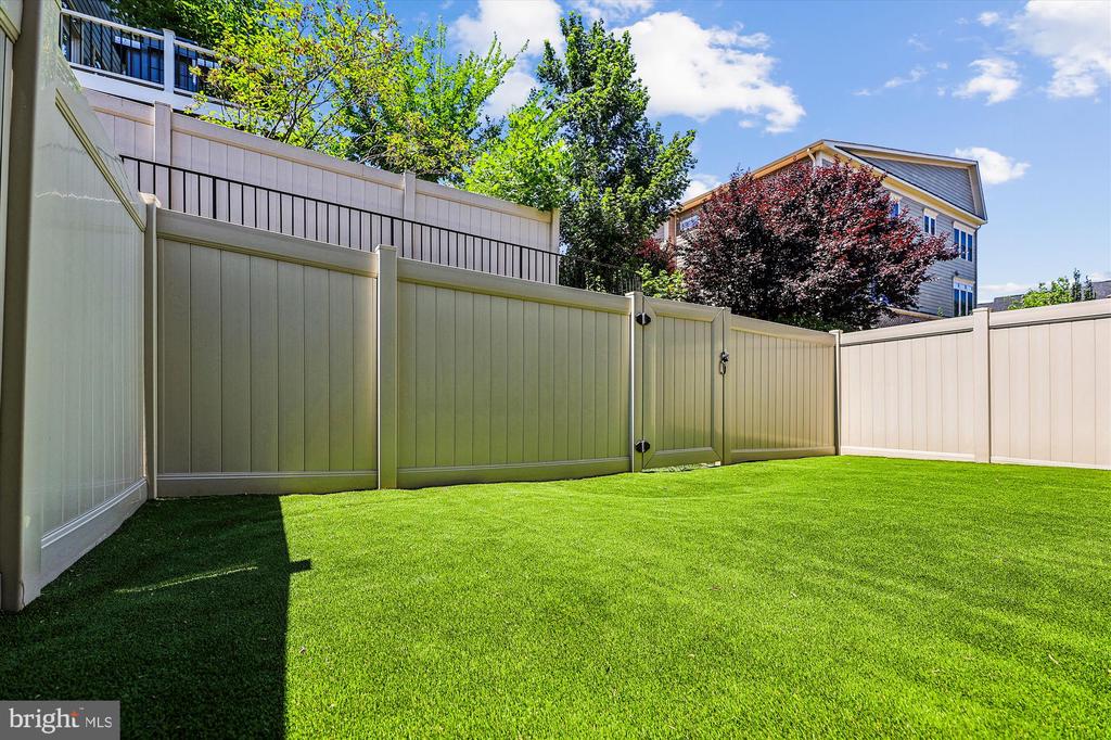 7228 MAGPIE LANE