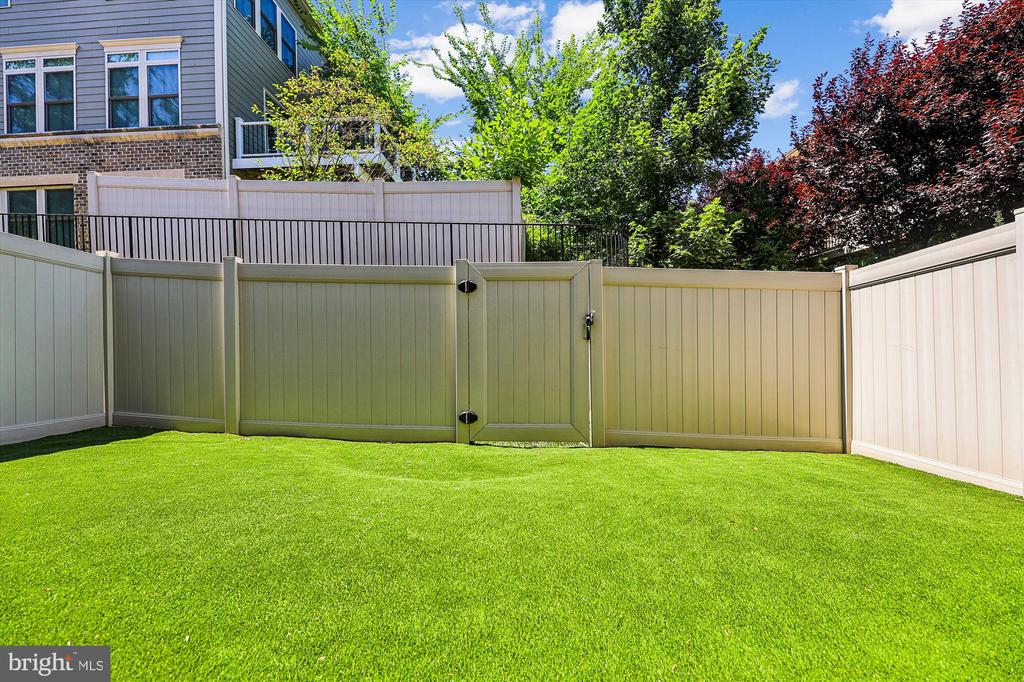 7228 MAGPIE LANE