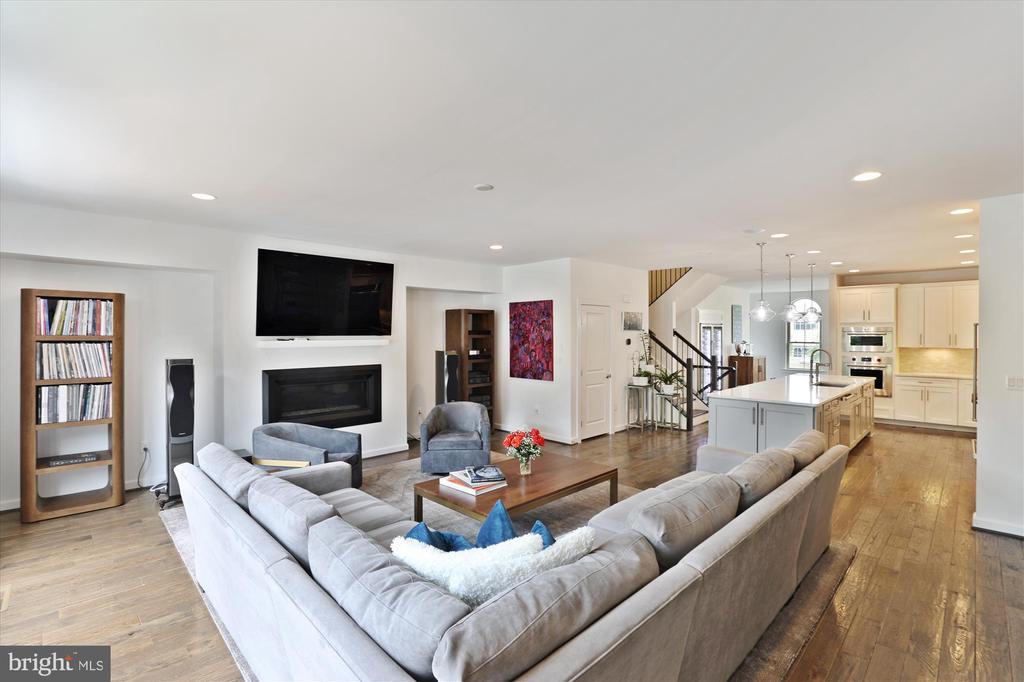 7228 MAGPIE LANE