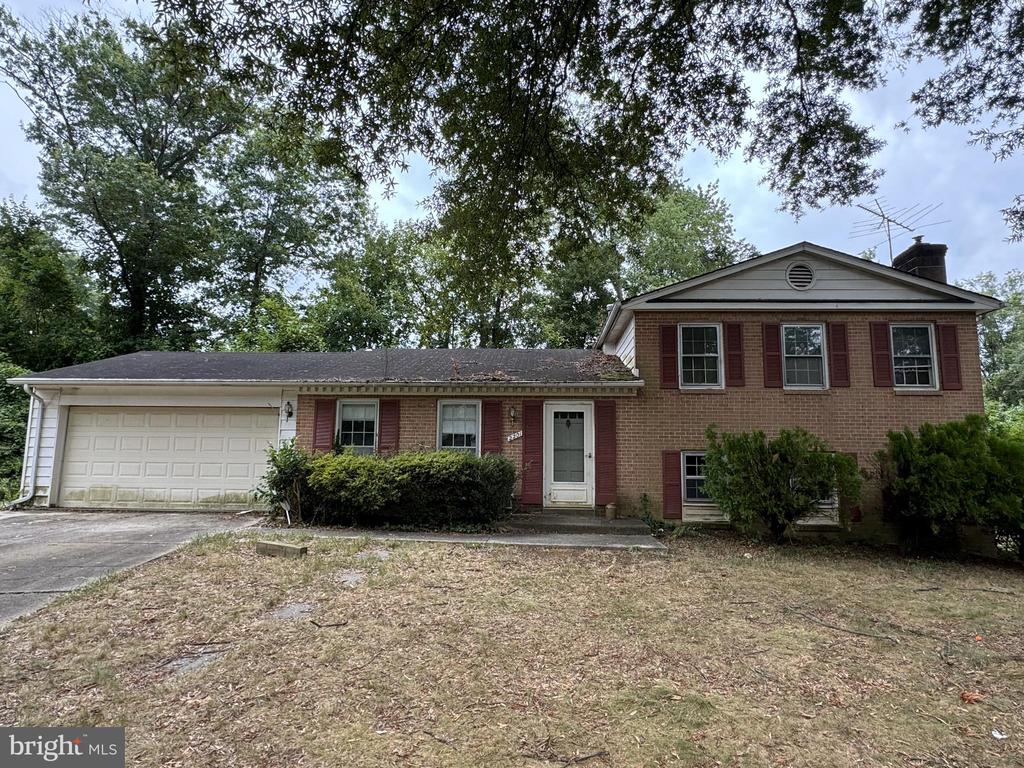 2201 YARDLEY COURT