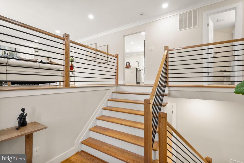 1720 FOX RUN COURT