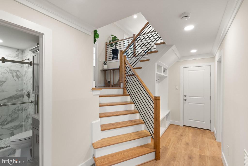 1720 FOX RUN COURT