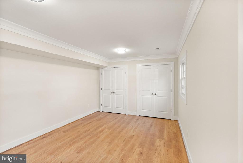 1720 FOX RUN COURT