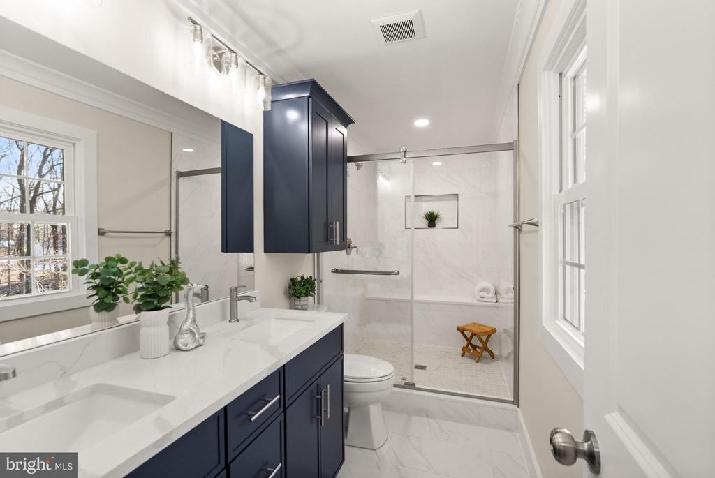 1720 FOX RUN COURT