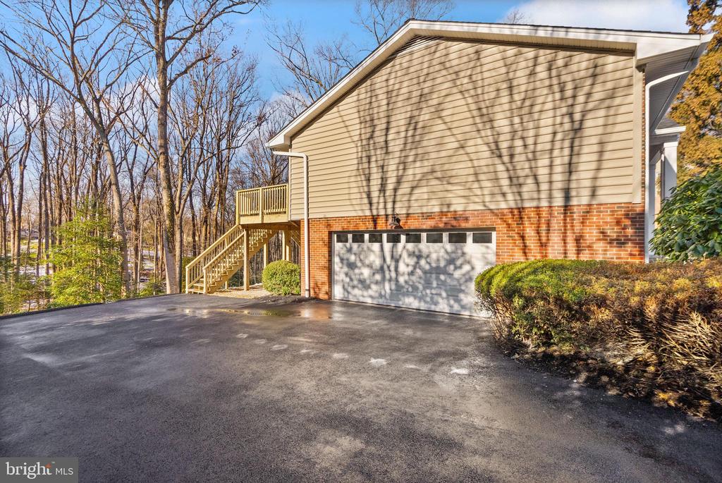 1720 FOX RUN COURT