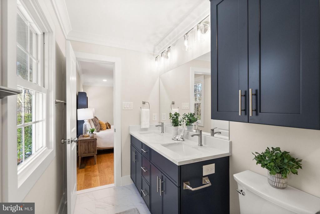 1720 FOX RUN COURT
