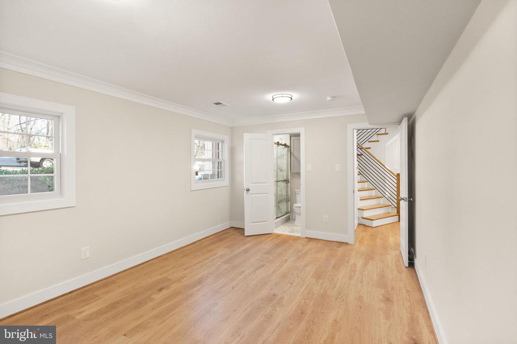 1720 FOX RUN COURT