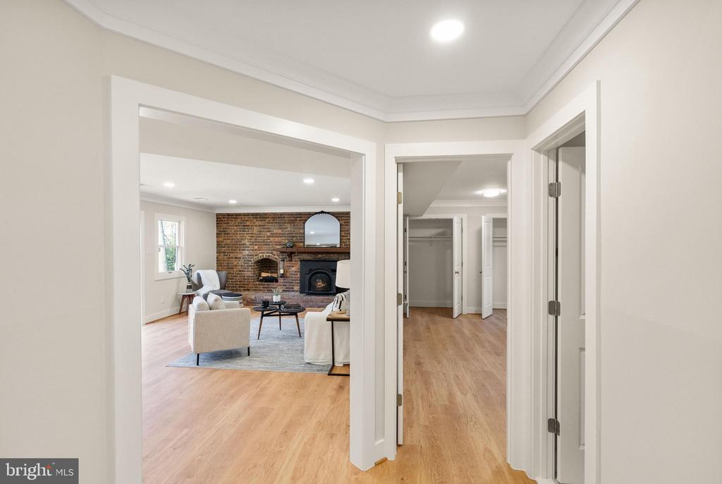 1720 FOX RUN COURT