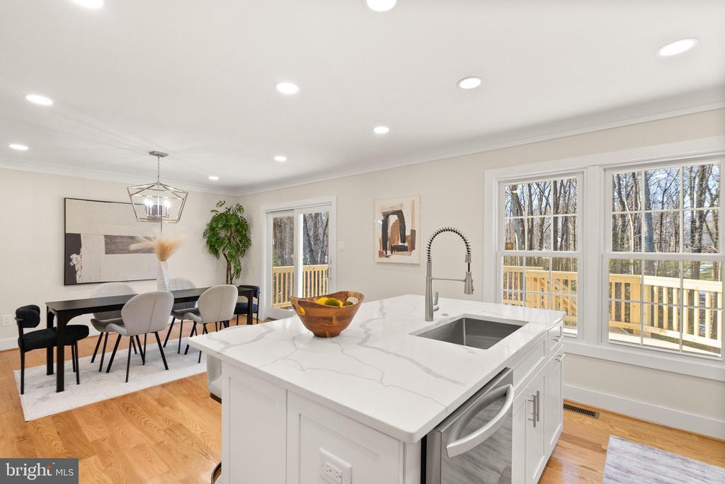 1720 FOX RUN COURT