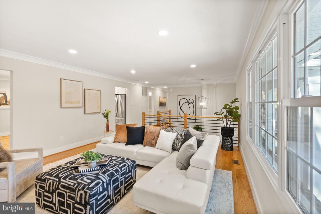 1720 FOX RUN COURT