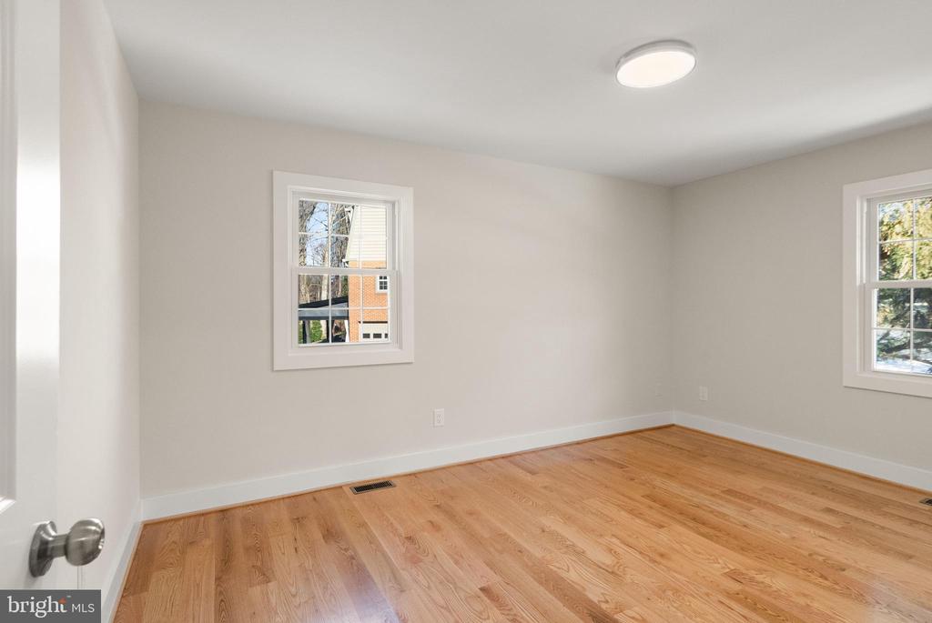 1720 FOX RUN COURT