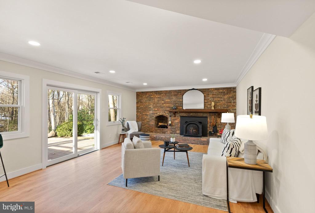 1720 FOX RUN COURT