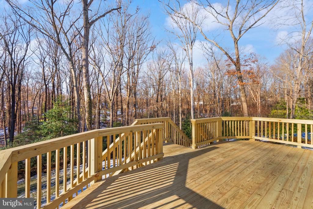 1720 FOX RUN COURT