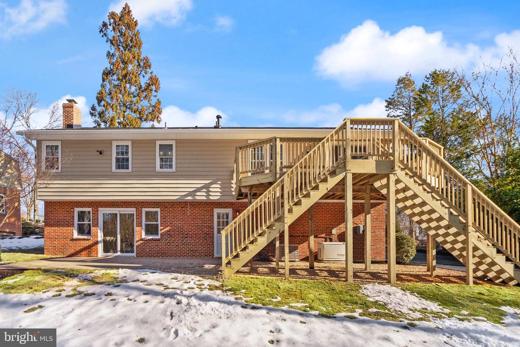1720 FOX RUN COURT