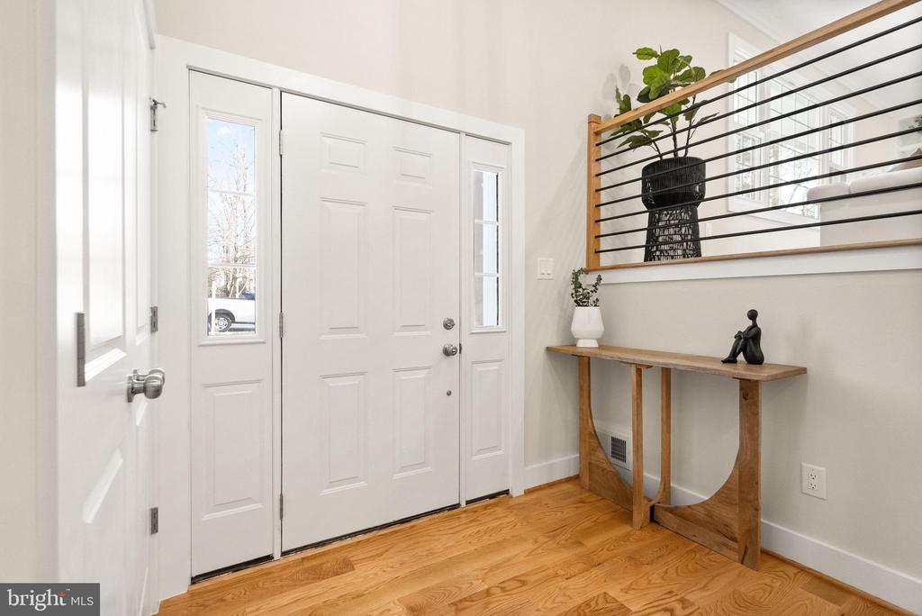 1720 FOX RUN COURT