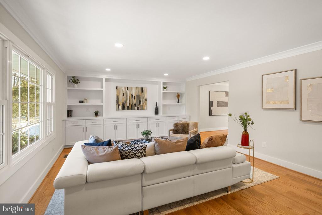 1720 FOX RUN COURT