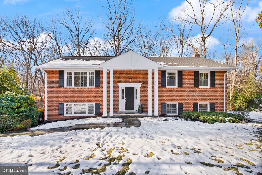 1720 FOX RUN COURT