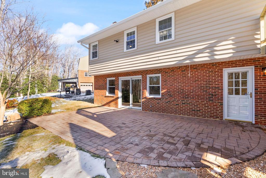1720 FOX RUN COURT