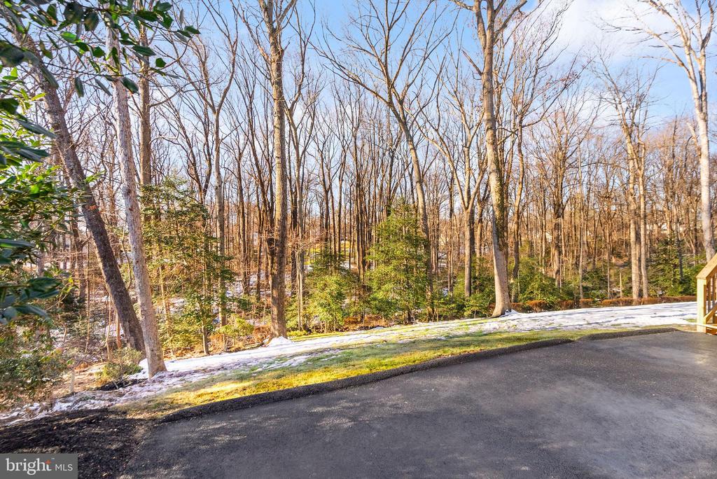 1720 FOX RUN COURT