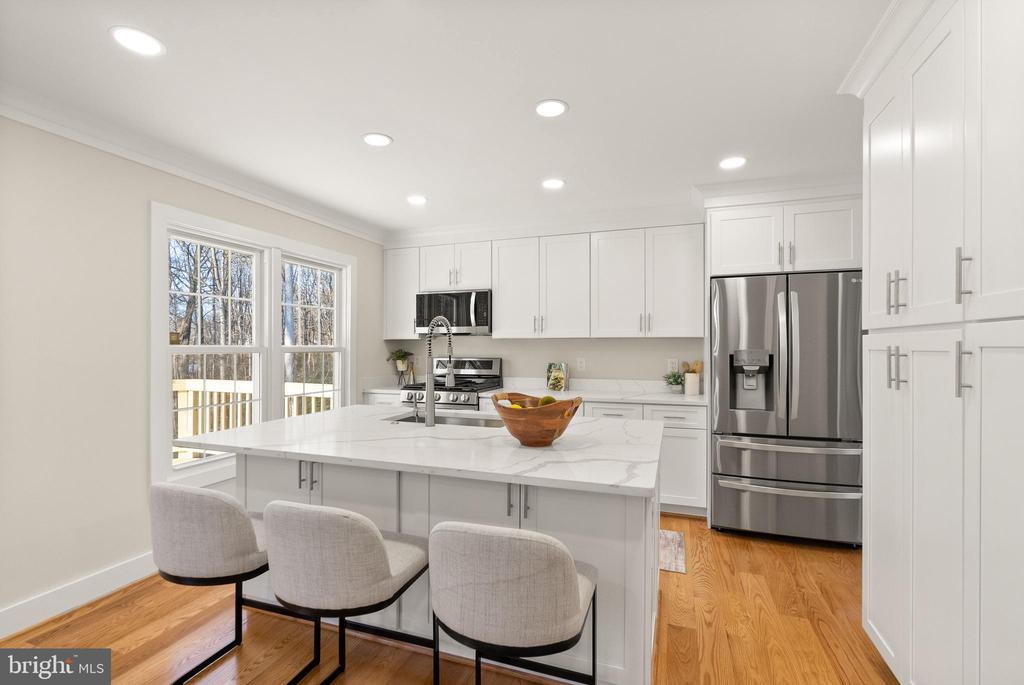 1720 FOX RUN COURT