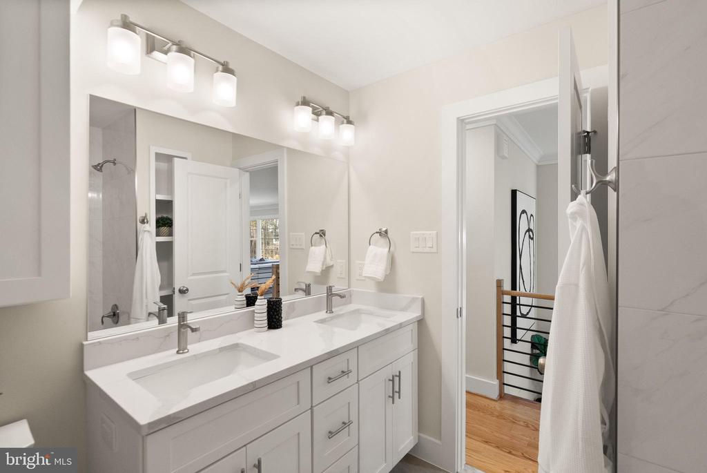 1720 FOX RUN COURT