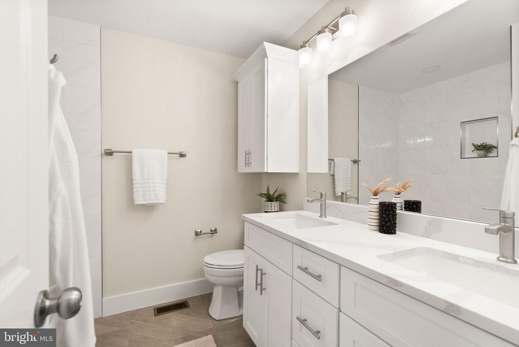 1720 FOX RUN COURT