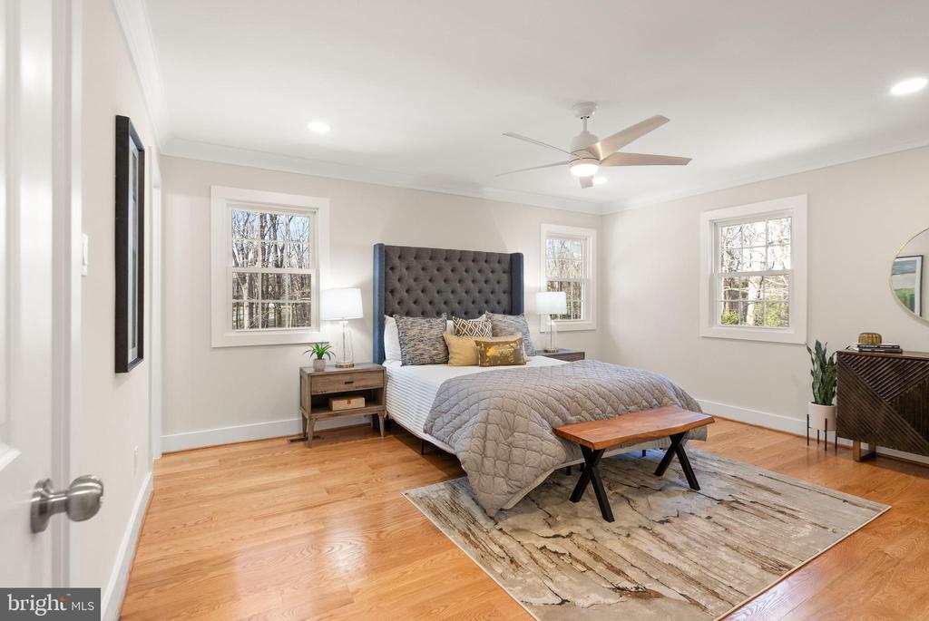 1720 FOX RUN COURT