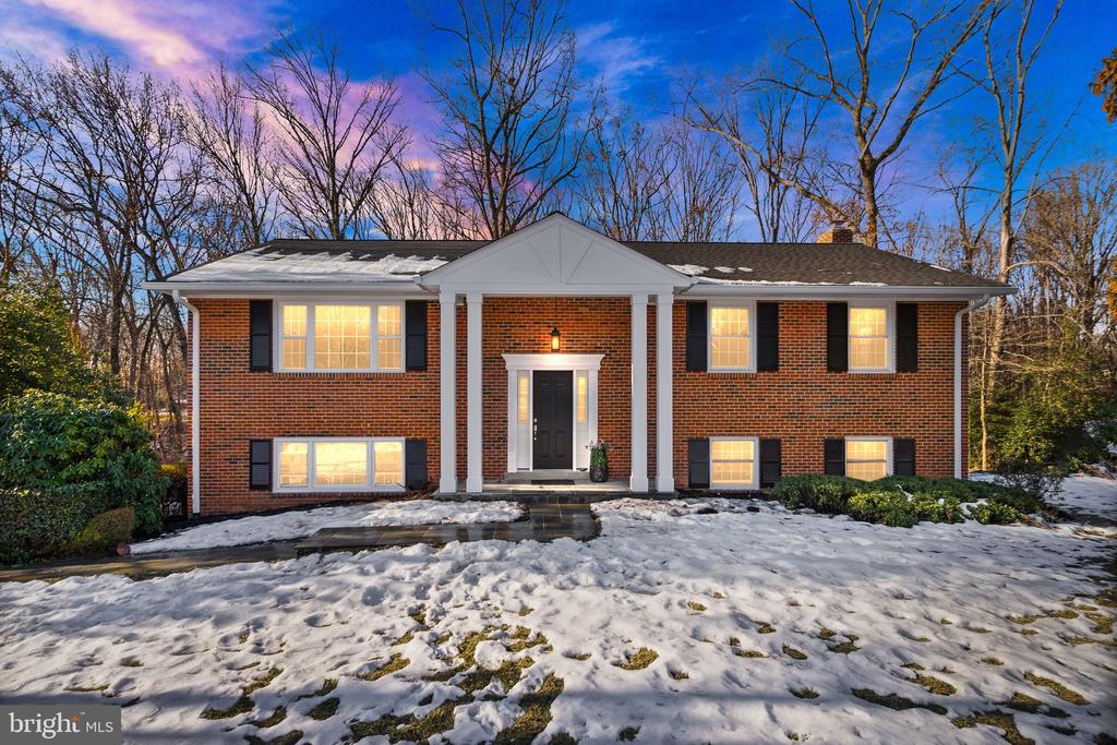 1720 FOX RUN COURT