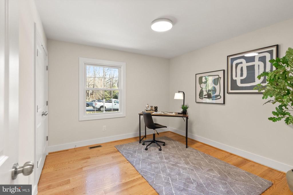 1720 FOX RUN COURT
