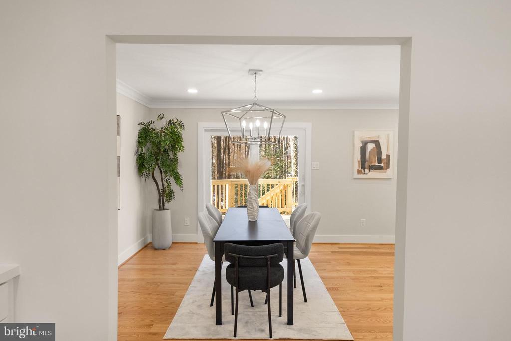 1720 FOX RUN COURT