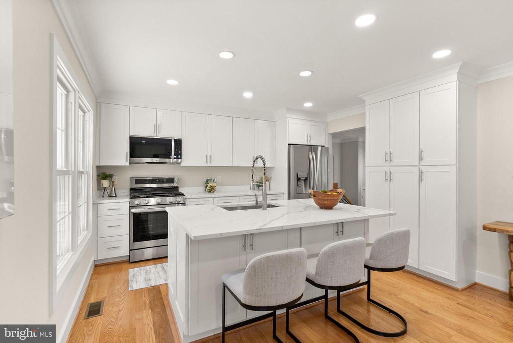 1720 FOX RUN COURT