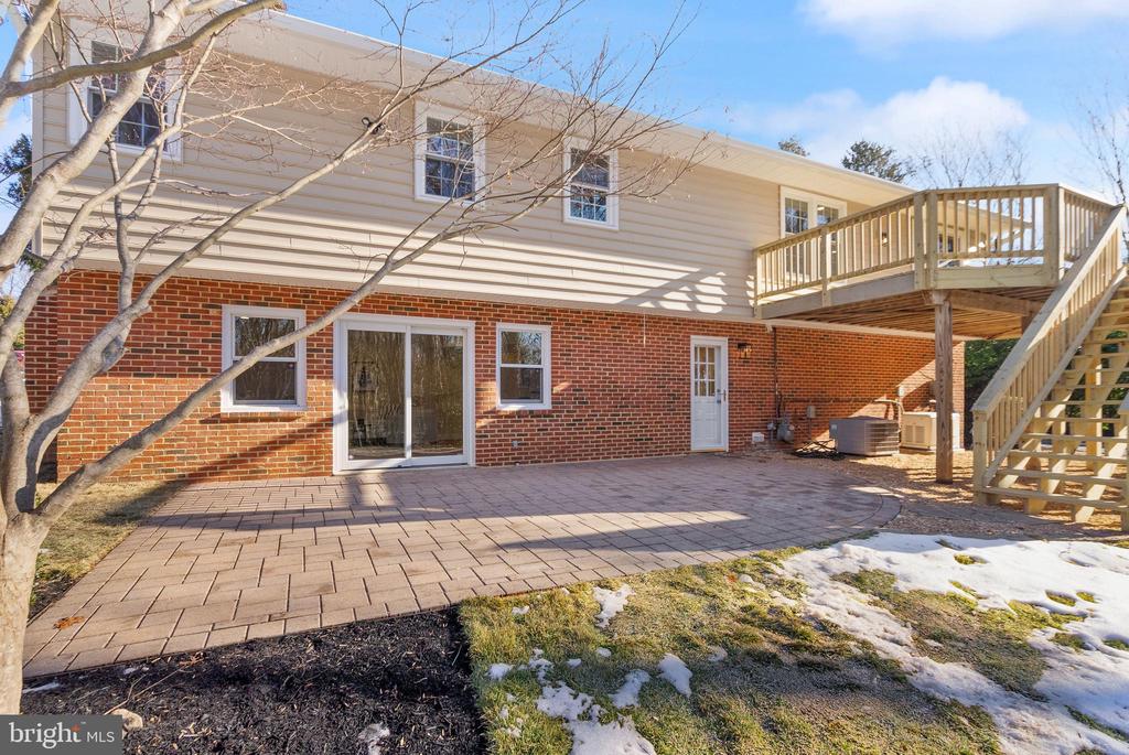1720 FOX RUN COURT
