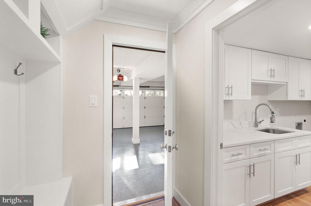 1720 FOX RUN COURT