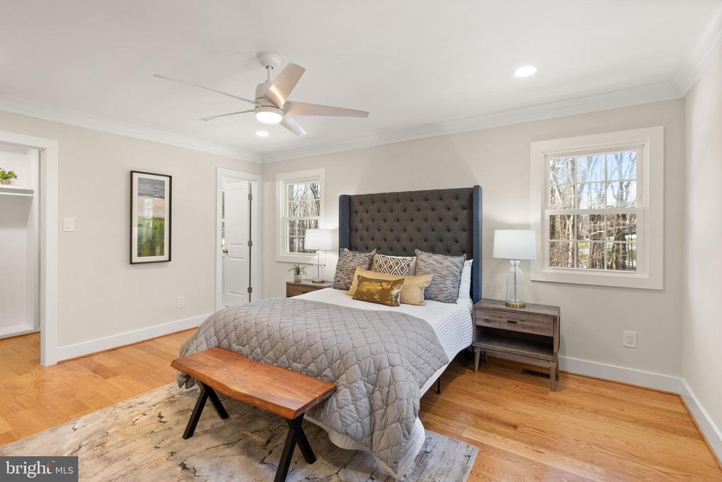 1720 FOX RUN COURT