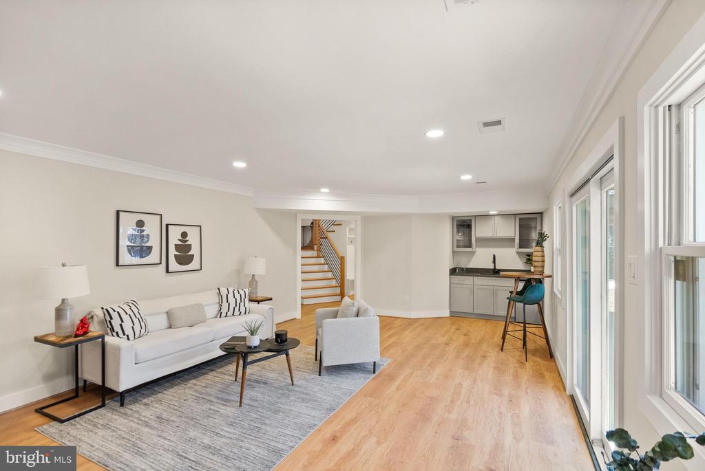 1720 FOX RUN COURT