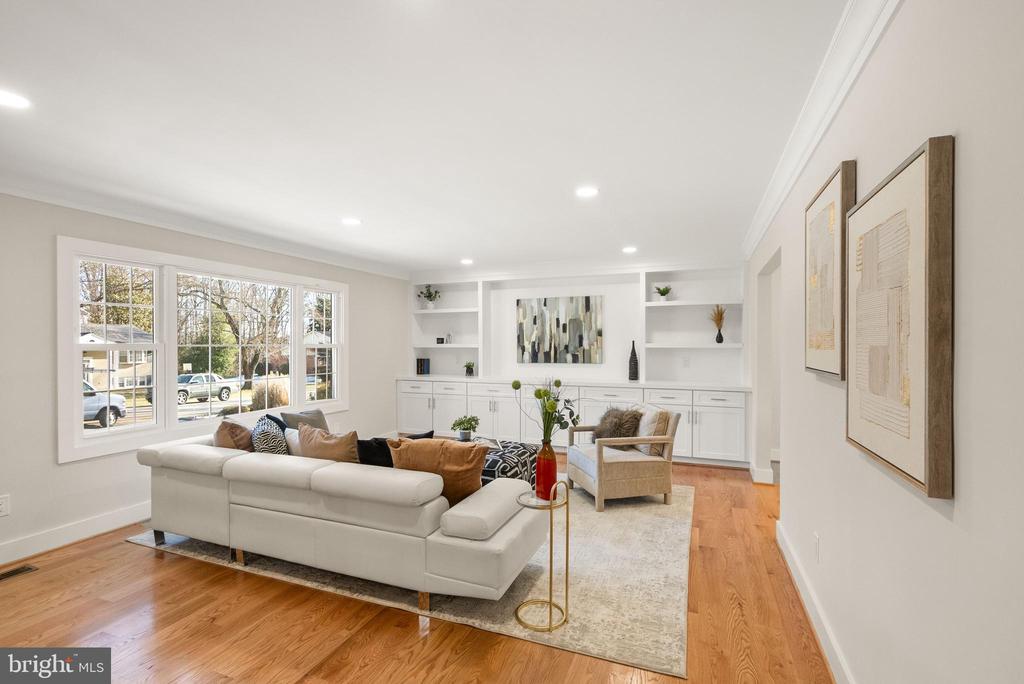 1720 FOX RUN COURT