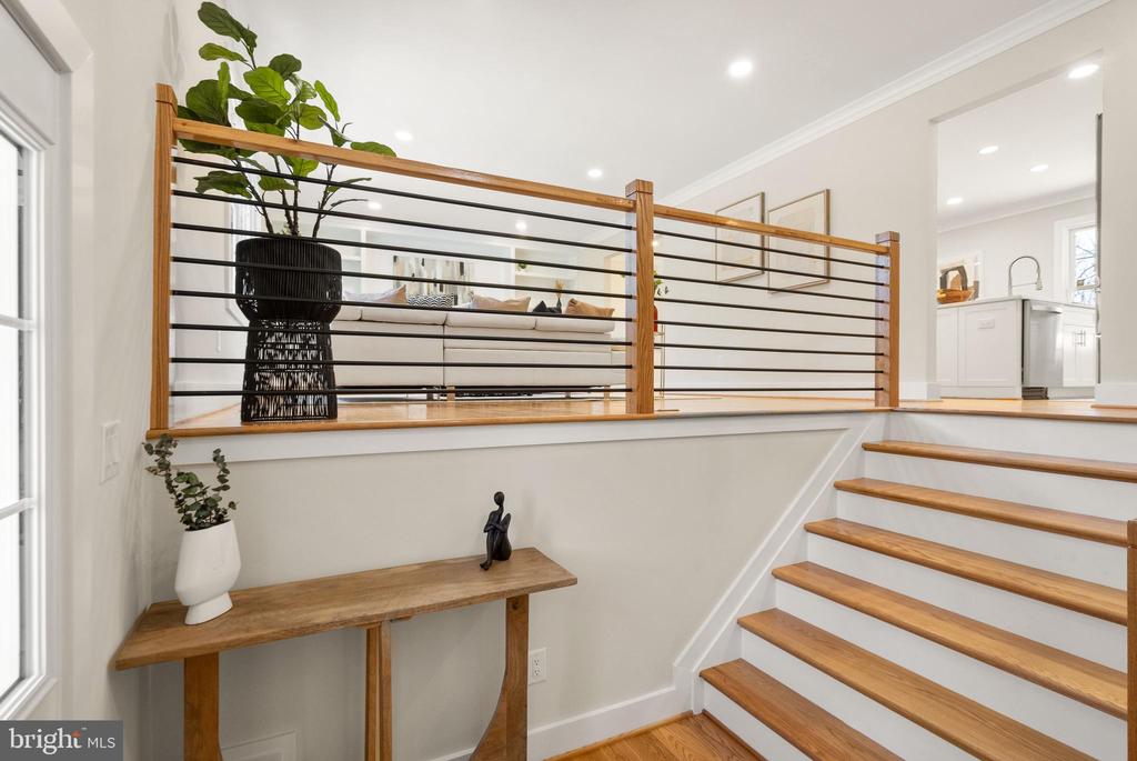 1720 FOX RUN COURT