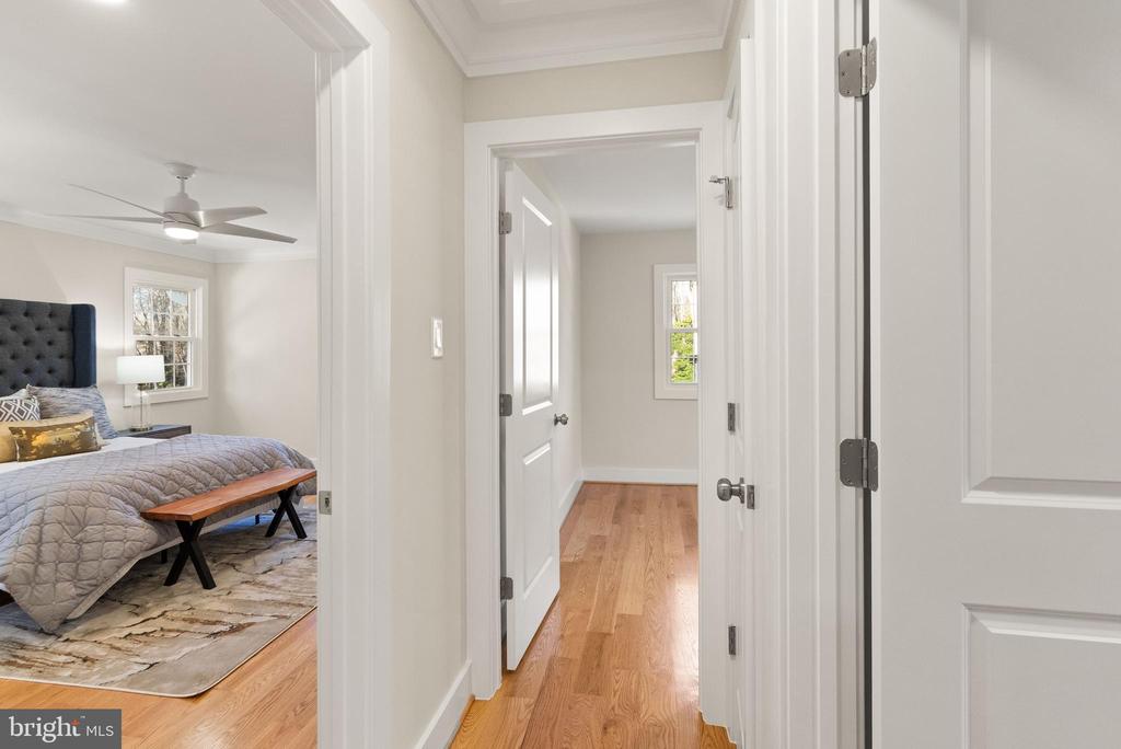 1720 FOX RUN COURT