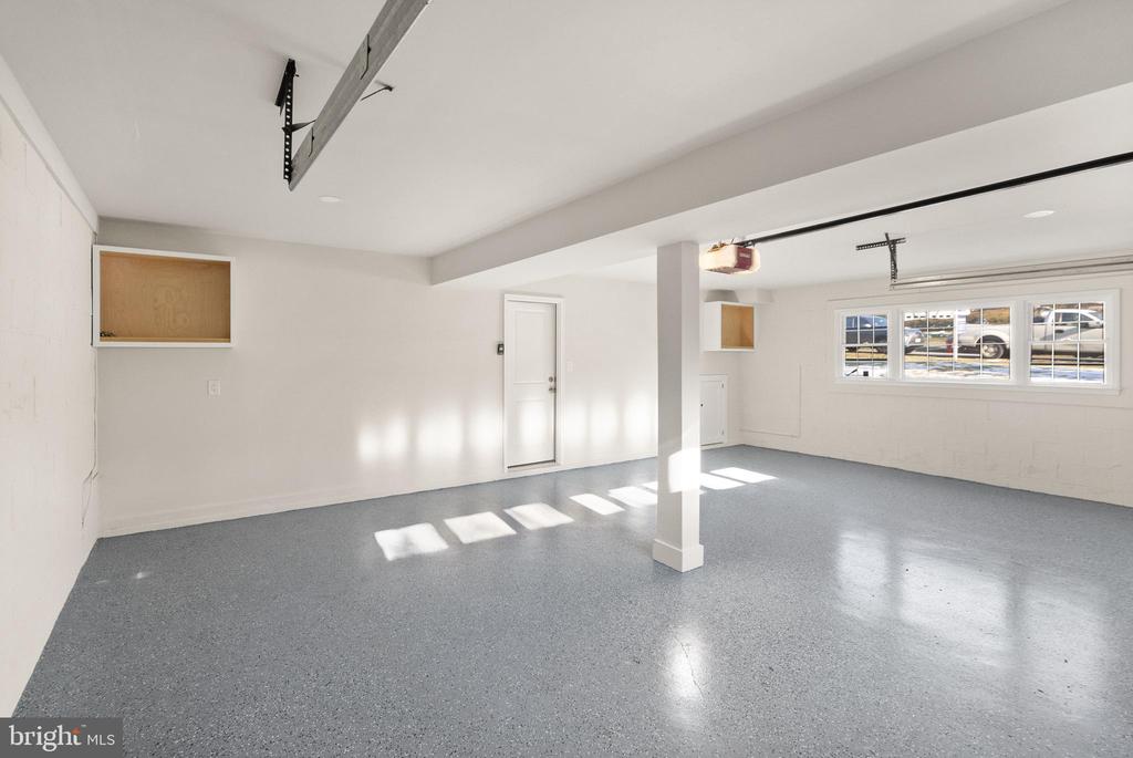 1720 FOX RUN COURT