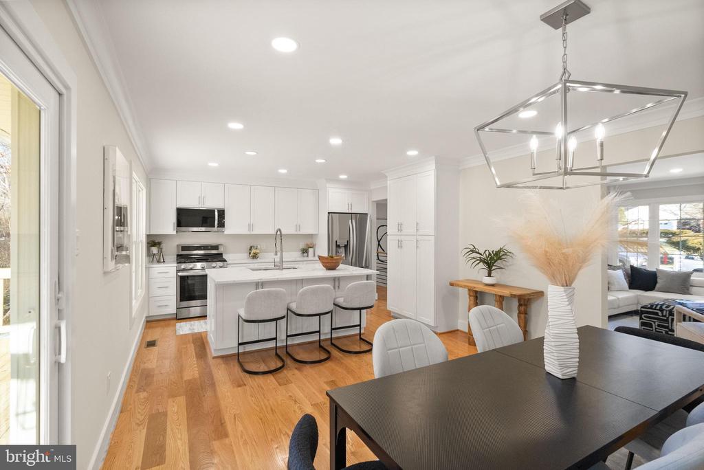 1720 FOX RUN COURT