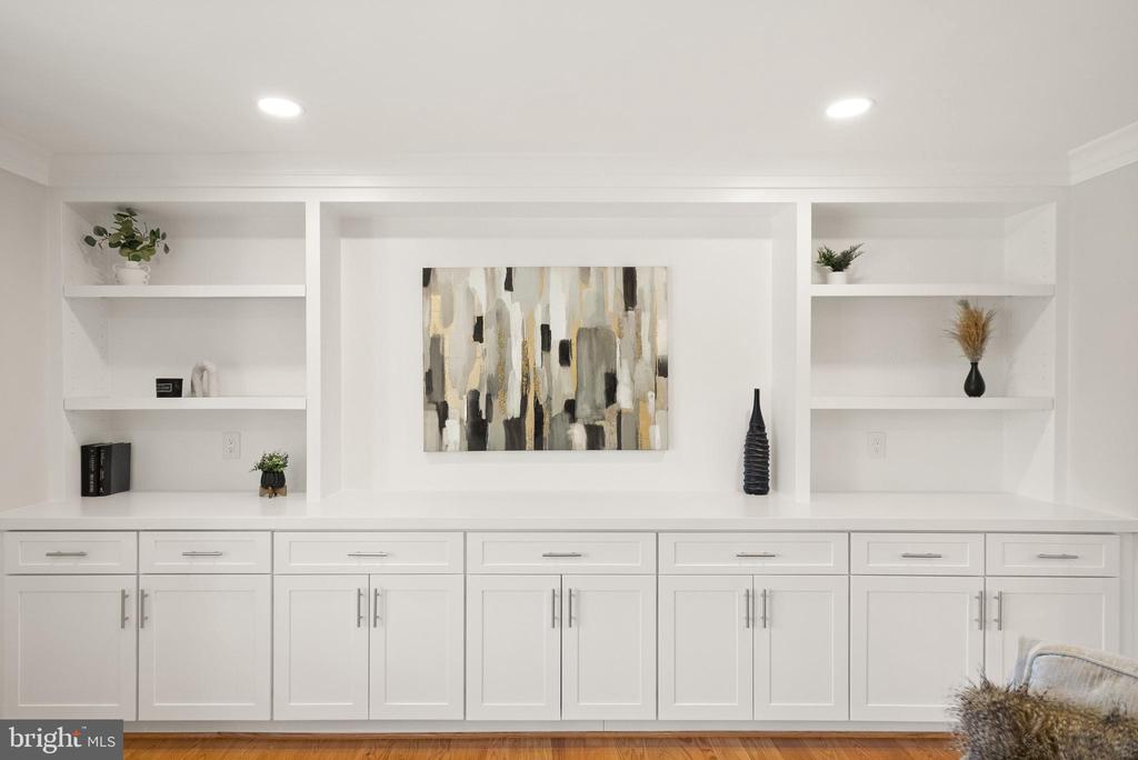 1720 FOX RUN COURT
