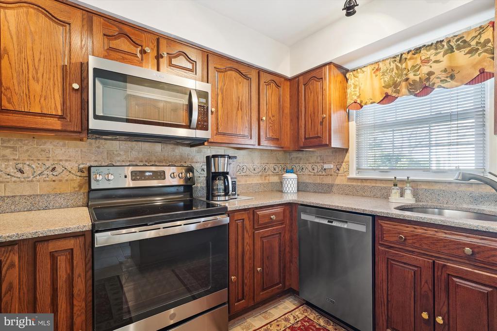 4212 MAJESTIC LANE